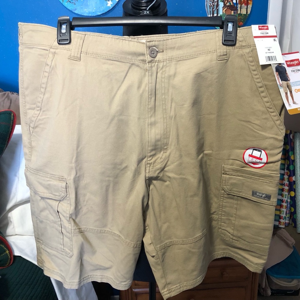 NWT Wrangler Men's Khaki Cargo Shorts Sz. 42